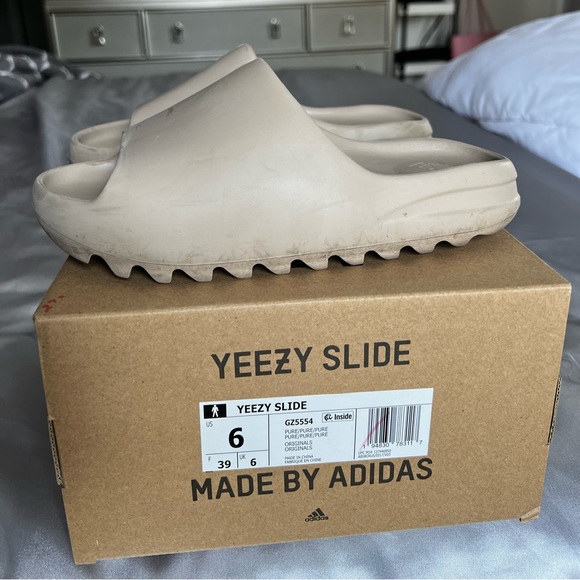 Adidas Yeezy Slide ‘Pure’ - Picture 2 of 5